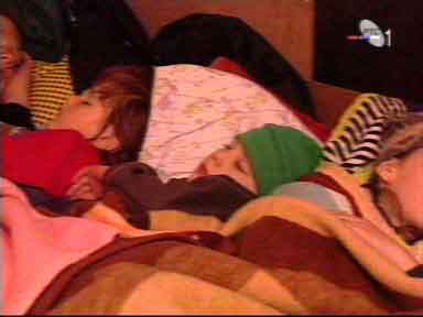 Oni spavaju dok bombe padaju